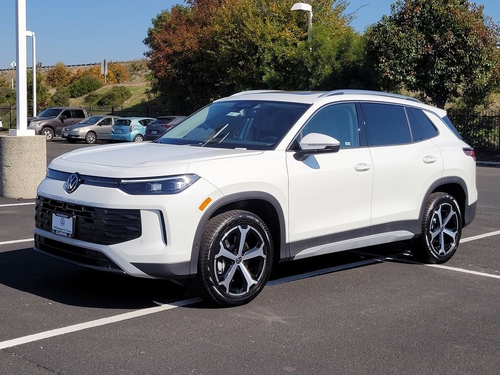 New 2026 White/off-white Volkswagen SE image 9