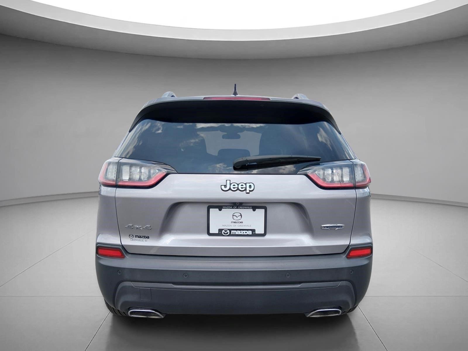 Used 2019 Granite Crystal Metallic Clearcoat Jeep Latitude Plus image 8