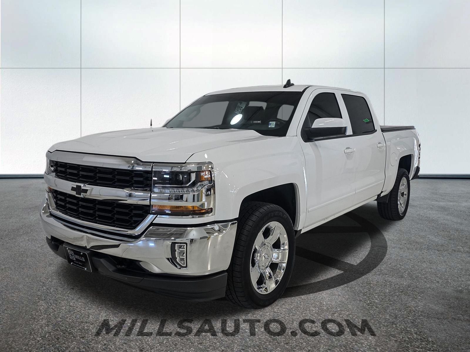 Used 2018 Chevrolet Silverado 1500 LT with VIN 3GCUKRER0JG364276 for sale in Willmar, Minnesota