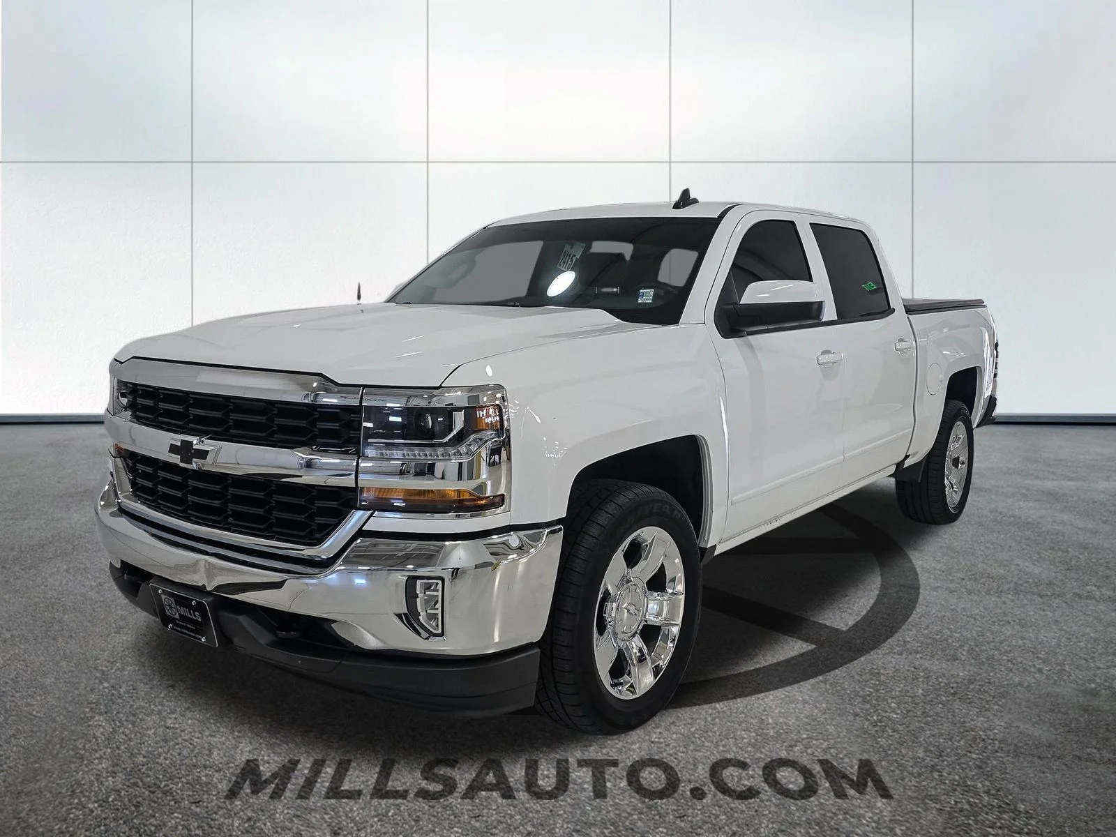 Used 2018 Chevrolet Silverado 1500 LT with VIN 3GCUKRER0JG364276 for sale in Willmar, Minnesota