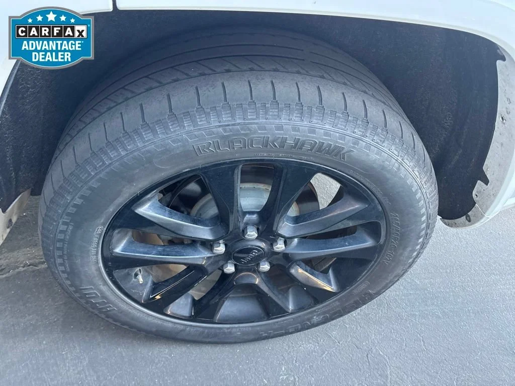 Used 2018 Bright White Cl Jeep Altitude image 5
