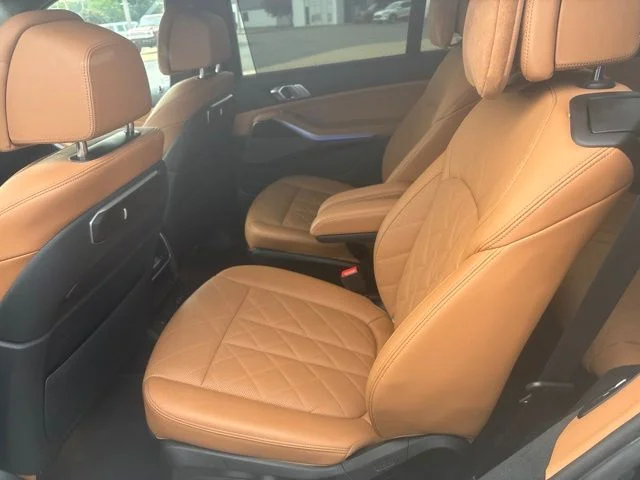 Used 2023 Black BMW xDrive40i image 15