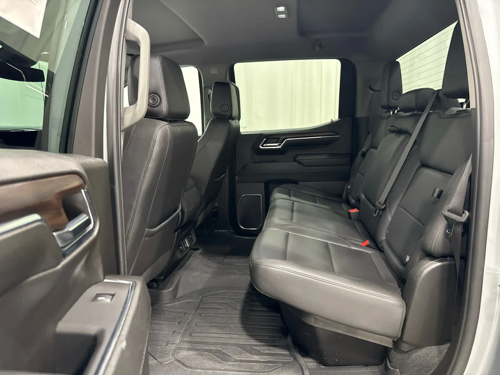 Certified Used 2024 Sterling Metallic GMC SLT image 12