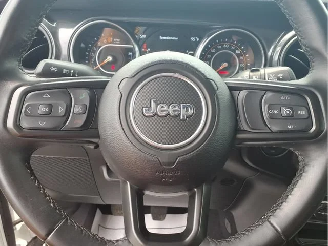 Used 2022  Jeep Unlimited Sport Altitude image 14