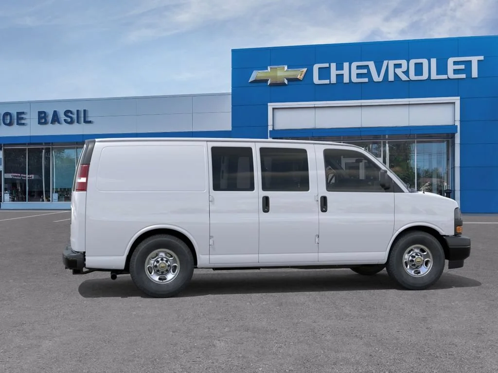 New 2026 Summit White Chevrolet WT image 5