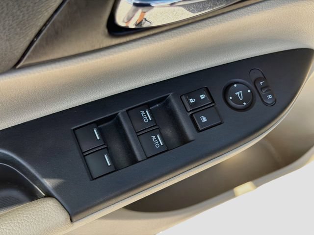 Used 2014 Silver Honda EX-L image 21