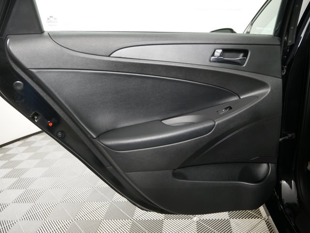 Used 2012 Midnight Black Hyundai SE image 11