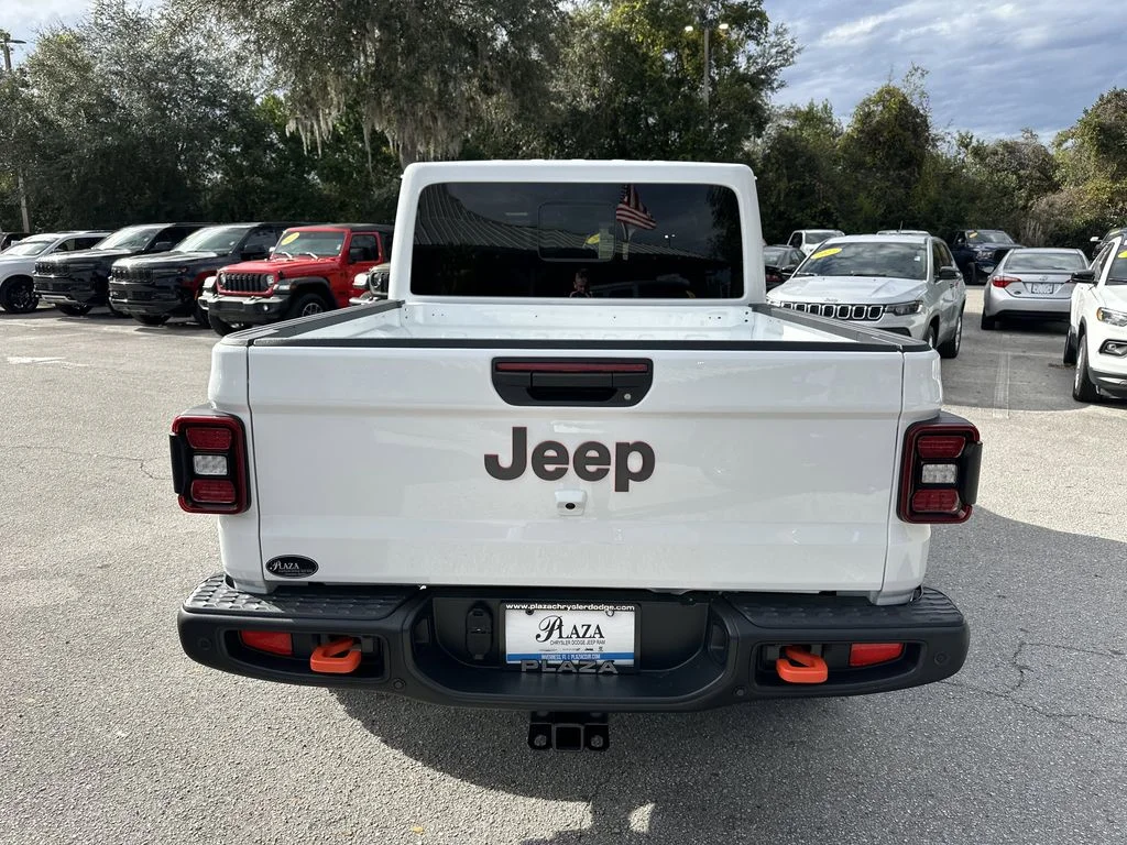 New 2026 Bright White Clear-Coat Exterior Paint Jeep Mojave X image 5