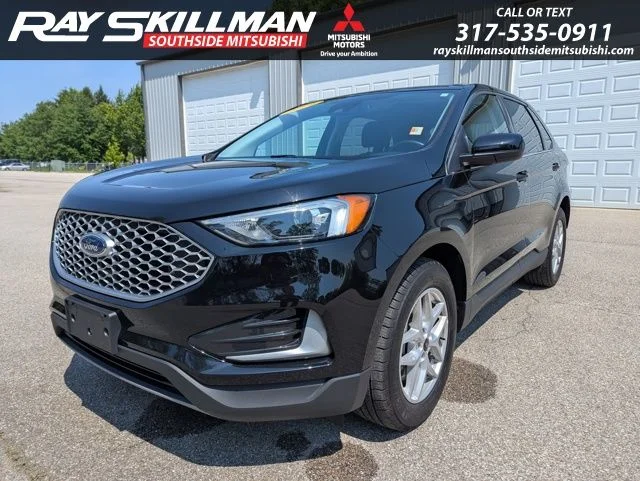 Used 2017 Blue Ford SE image 1