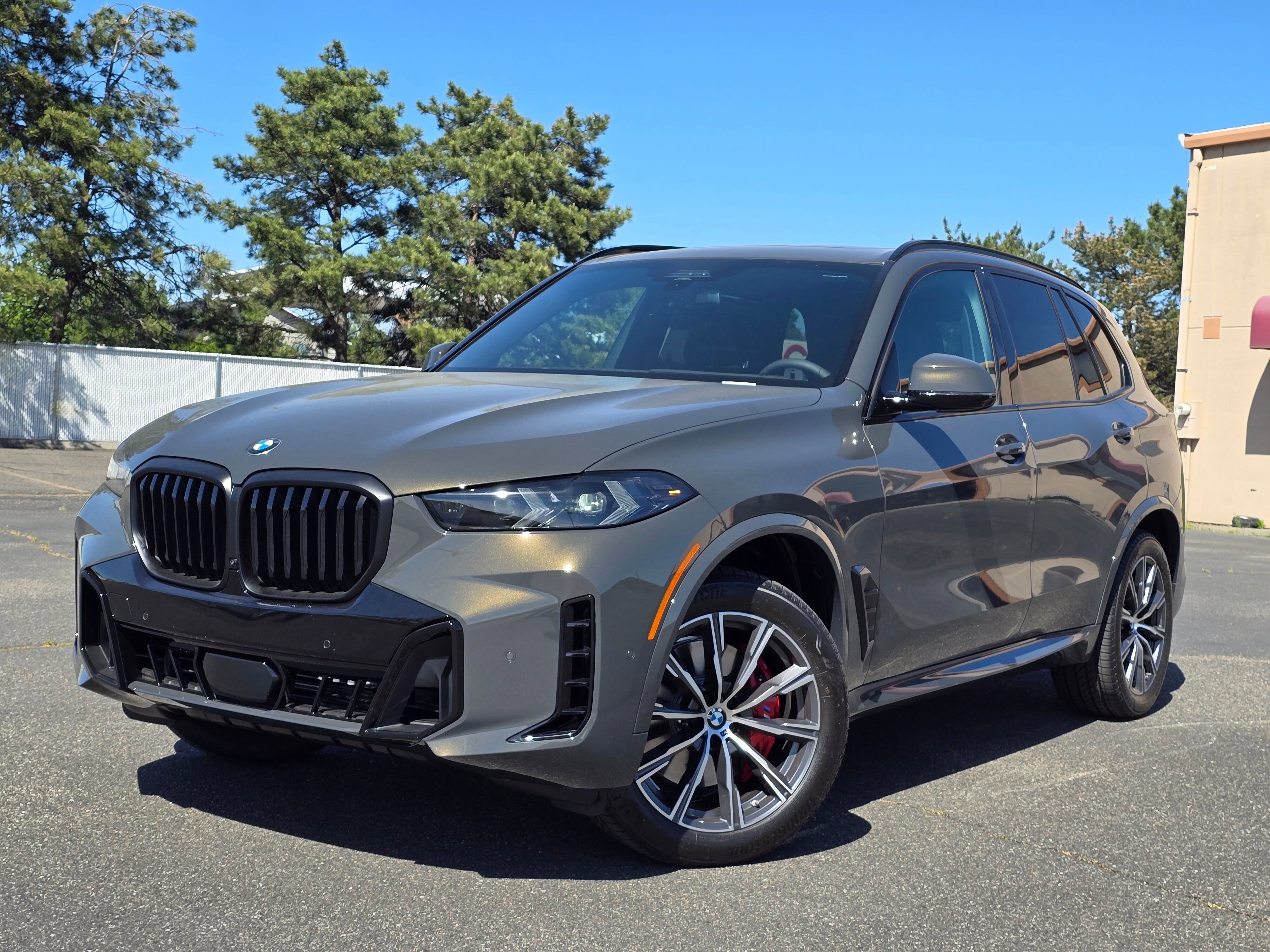 New 2026 Dravit Grey Metallic BMW xDrive40i image 33