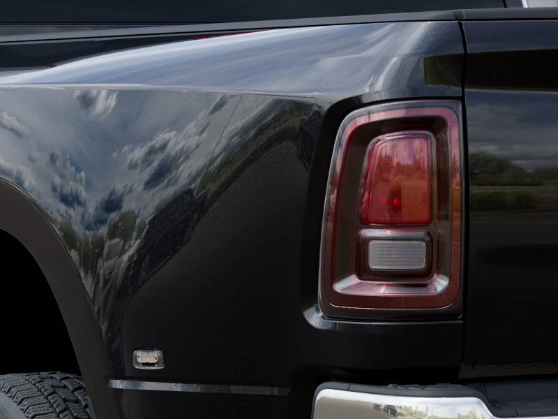 New 2026 Diamond Black Crystal Pearl-Coat Exterior Paint RAM Tradesman image 5