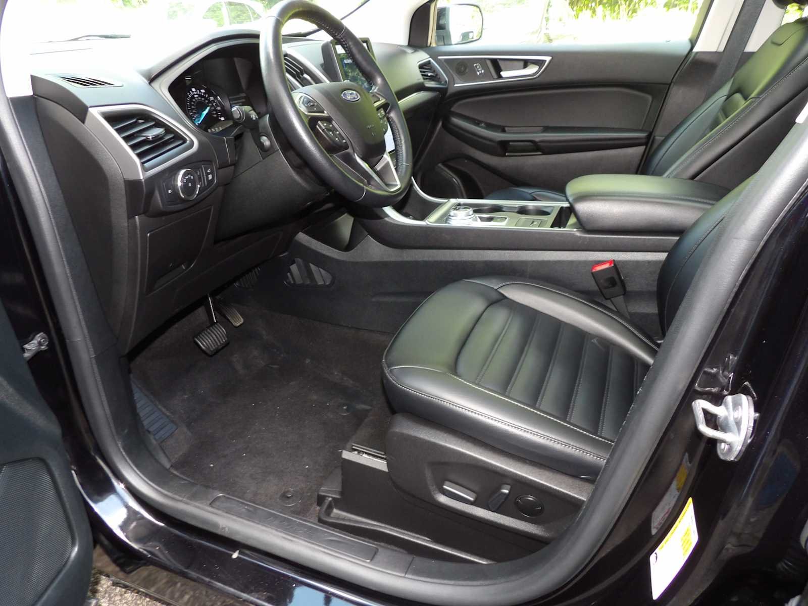 Used 2022 Agate Black Metallic Ford SEL image 11