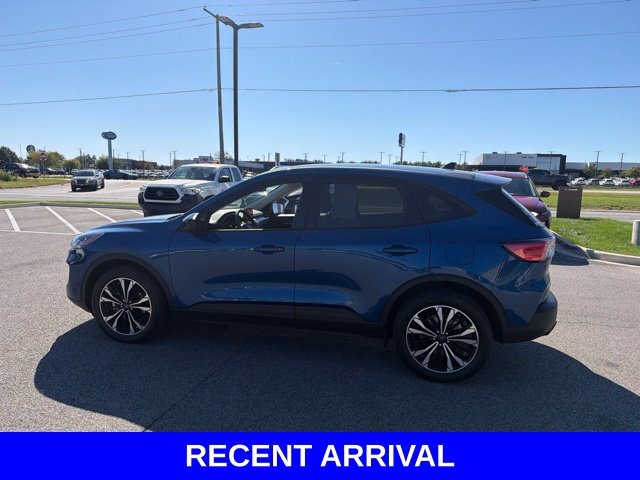 Used 2022 Blue Ford SE image 13
