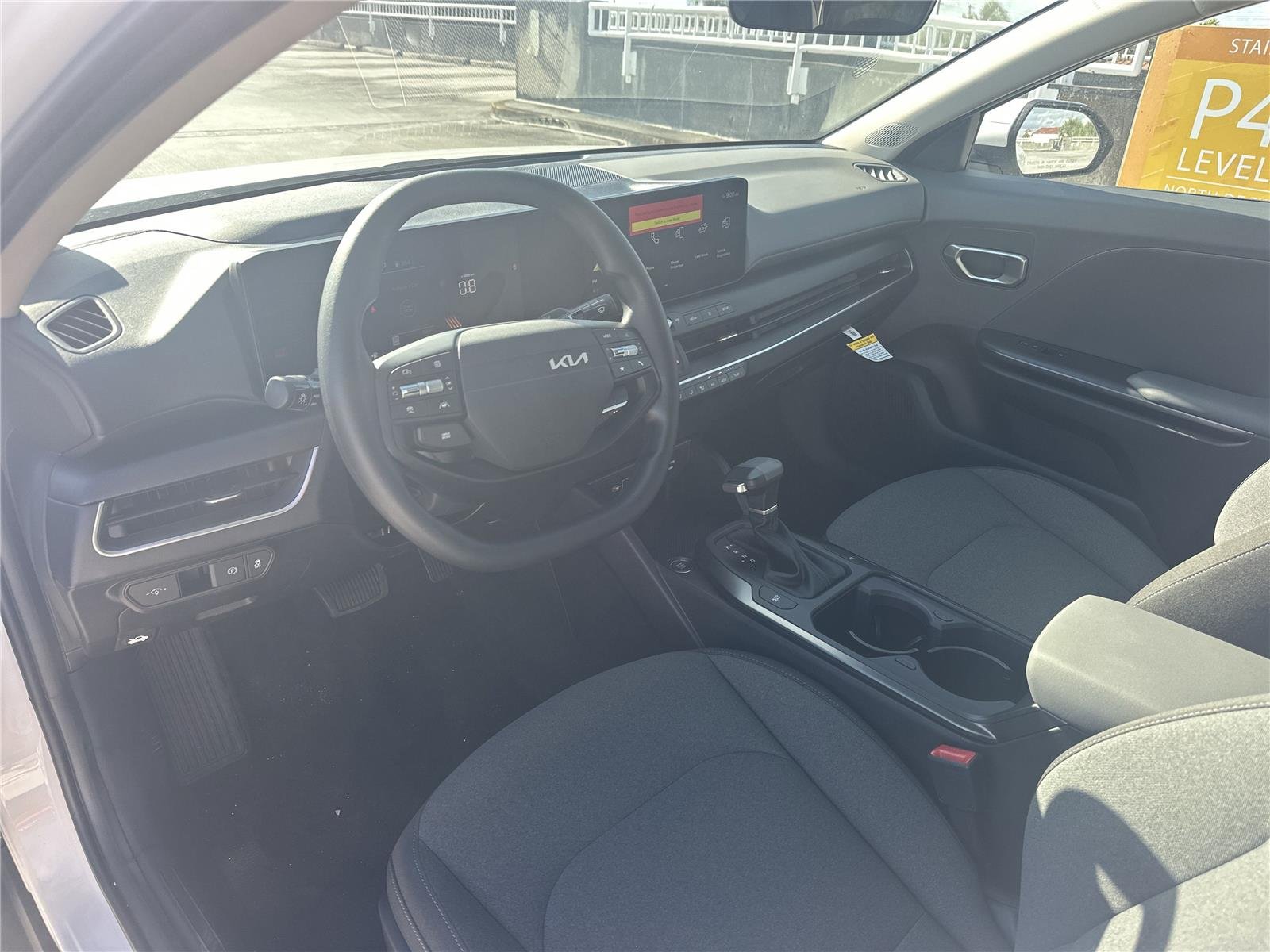 2025 Kia K4 LXS - Photo 8