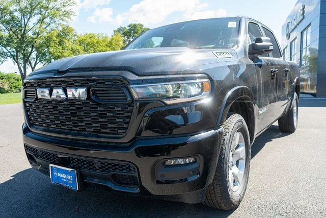 New 2026 Diamond Black Crystal Pearl-Coat Exterior Paint RAM Big Horn/Lone Star image 2