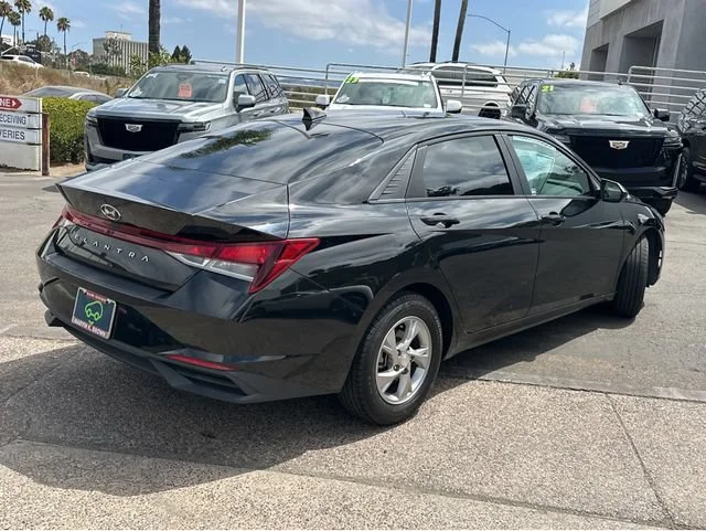 2021 Hyundai Elantra SE - Photo 12