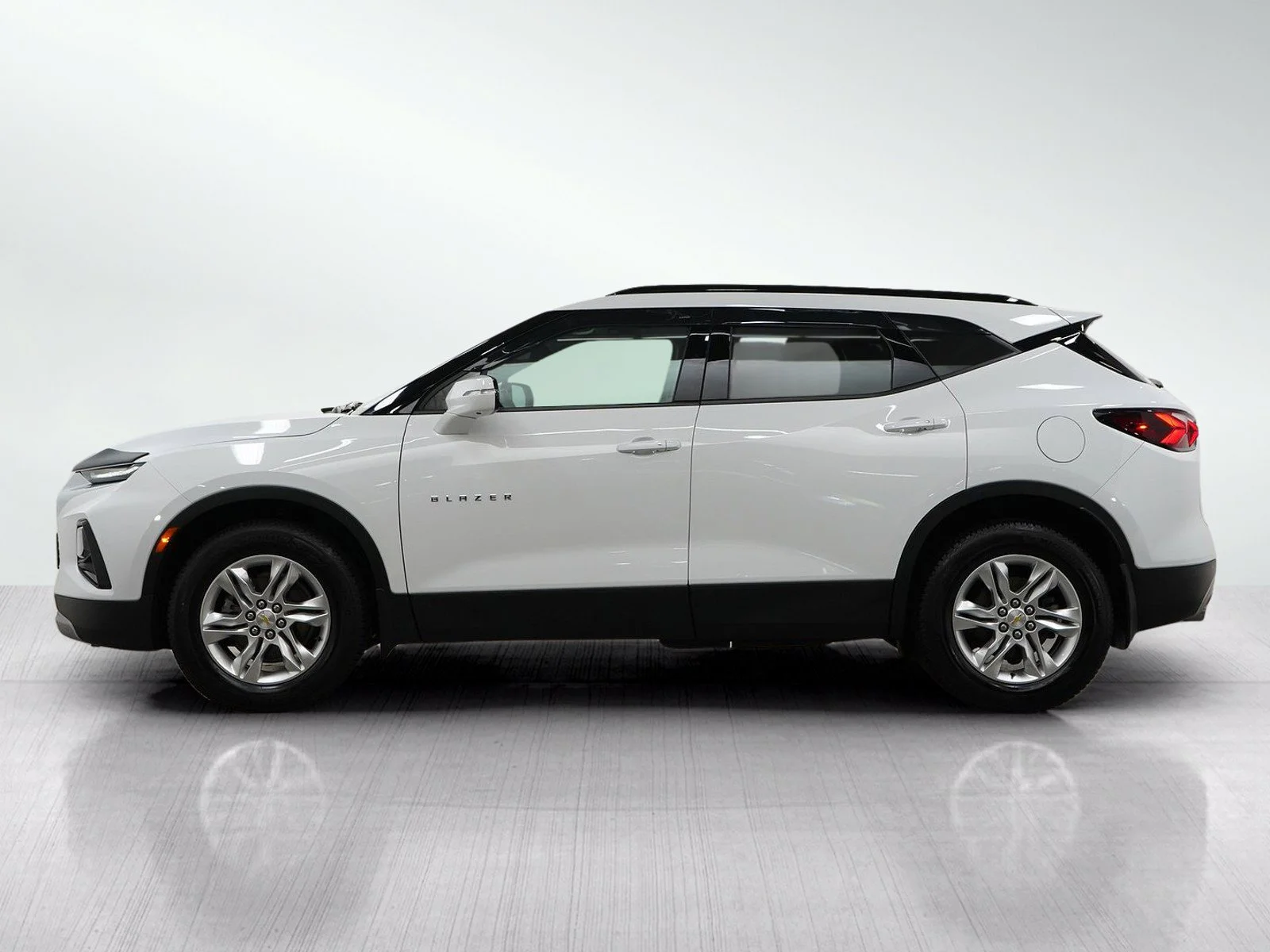 Used 2022 Chevrolet Blazer 3LT with VIN 3GNKBJRS5NS156328 for sale in Minneapolis, Minnesota