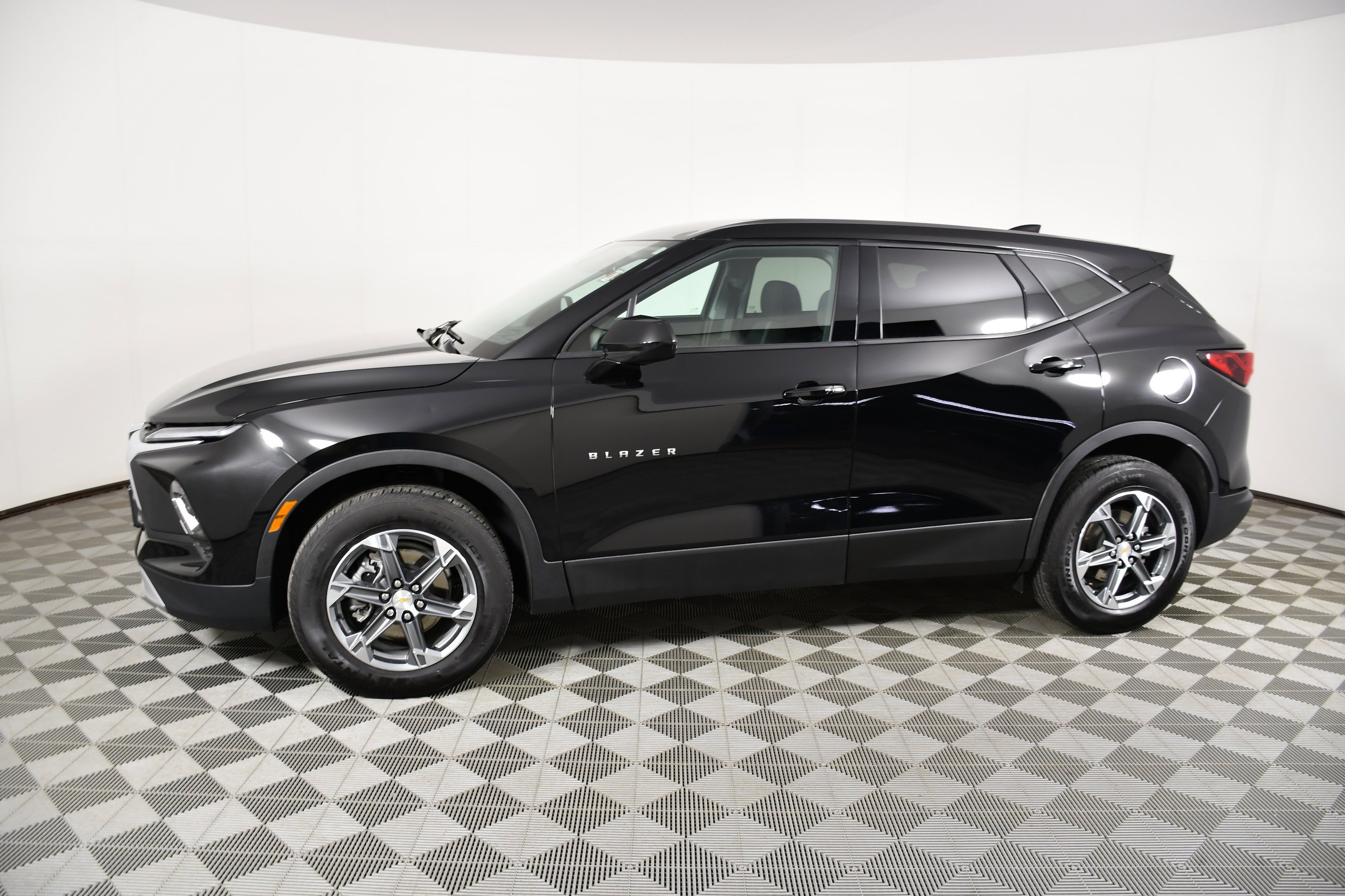 Used 2025 Black Chevrolet LT image 9
