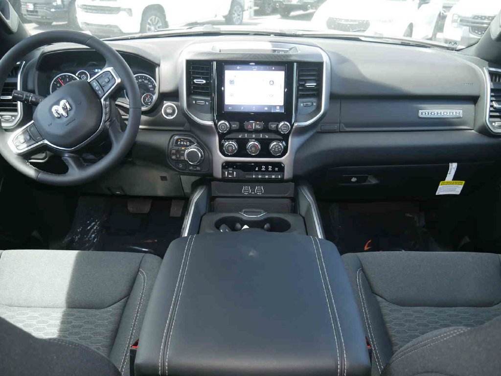New 2026 Diamond Black Crystal Pearl-Coat Exterior Paint RAM BIG HORN image 4