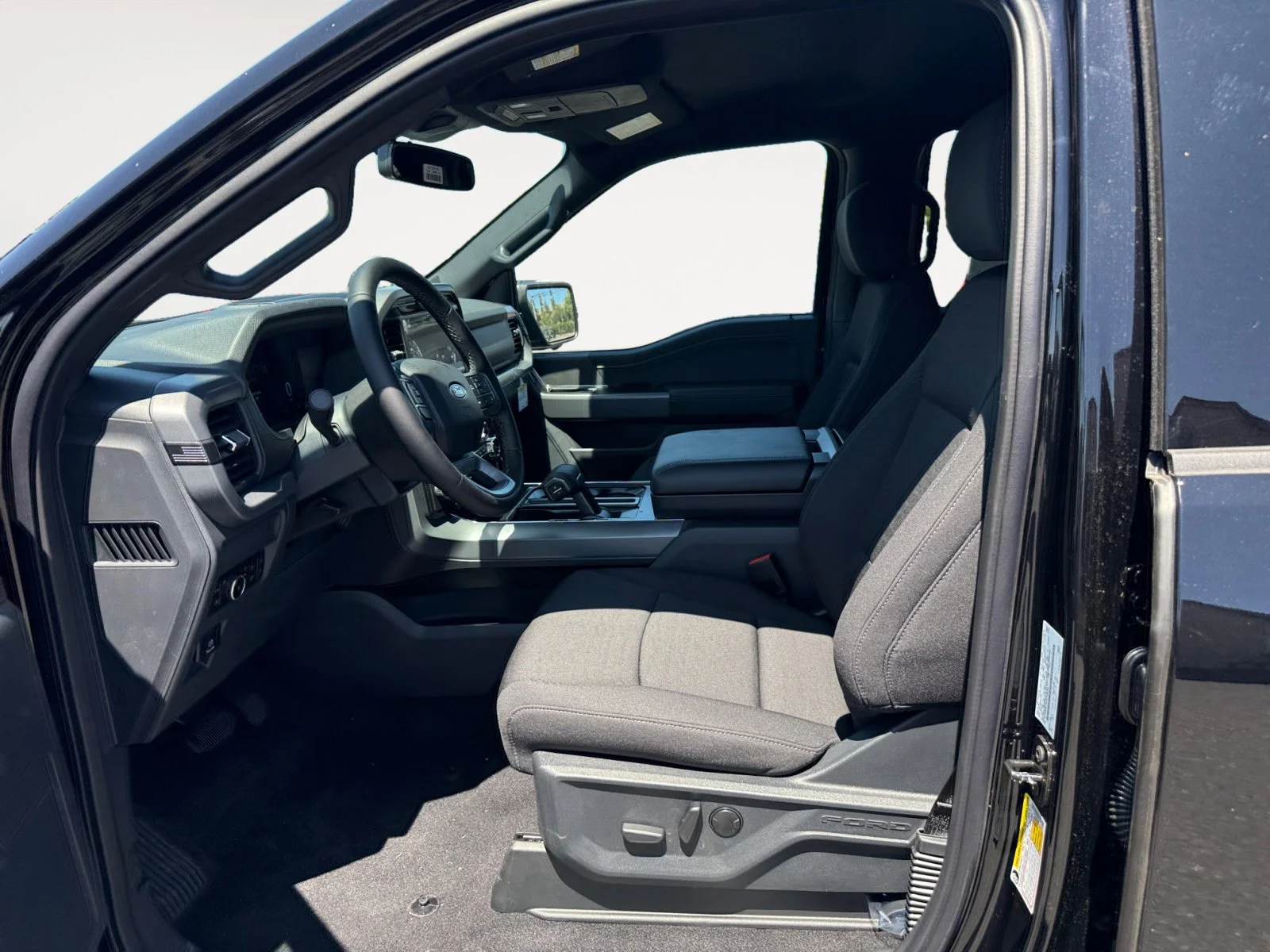 2025 Ford F-150 XLT - Photo 10