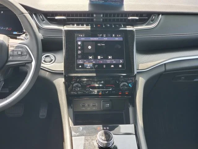Used 2023 Silver Zynith Jeep Altitude image 24