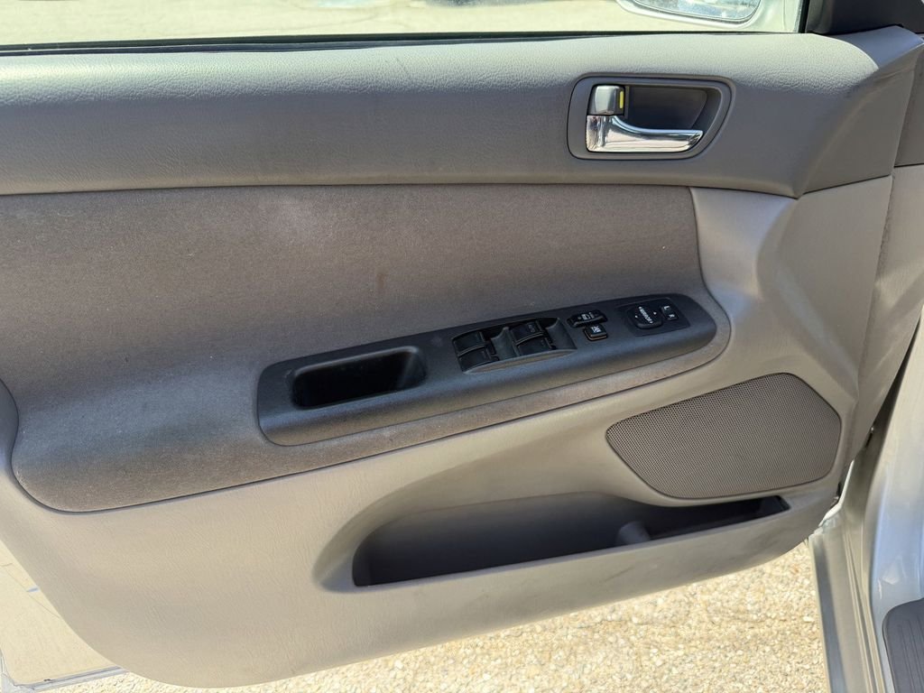 Used 2006  Toyota  image 20