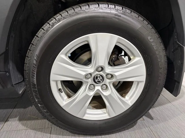 Used 2020 Black Toyota XLE image 23