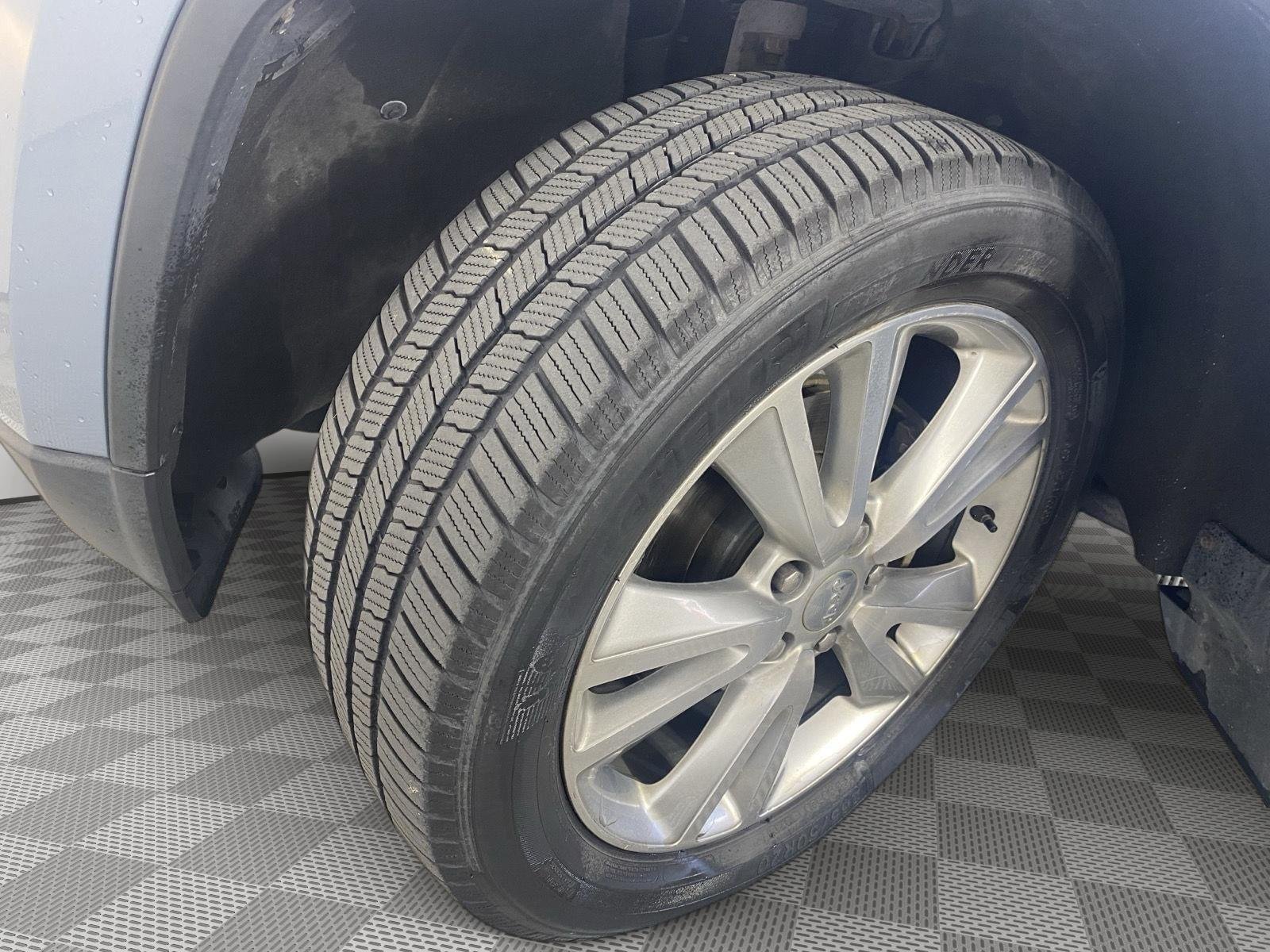 Used 2012 Winter Chill Pearl Jeep Laredo image 20