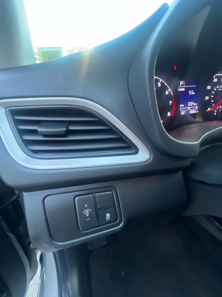 Used 2021 Silver Hyundai SE image 15