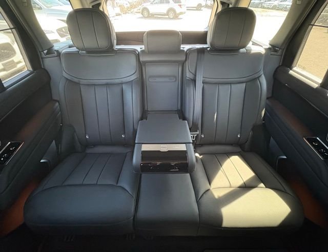 New 2026 Eiger Grey Land Rover SE image 37