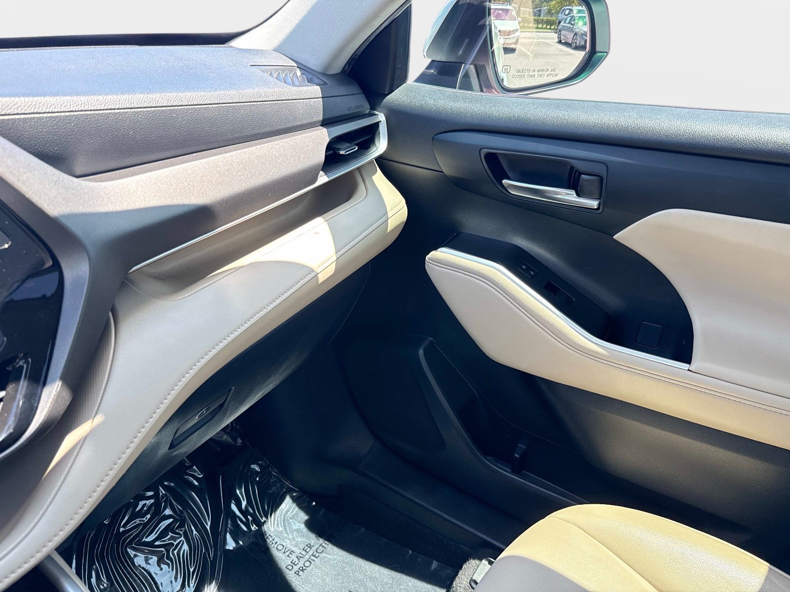 Used 2023 Wind Chill Pearl Toyota XLE image 23