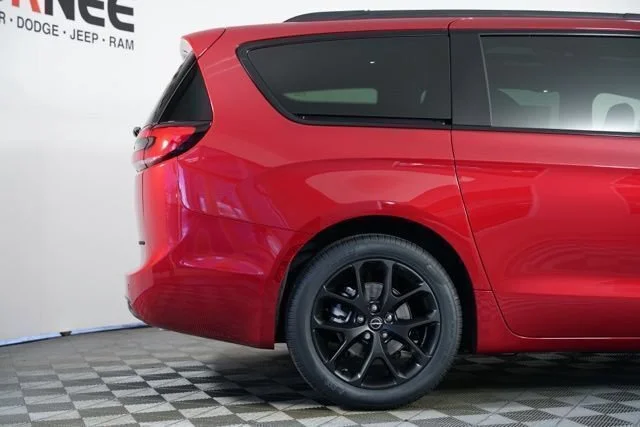 2026 Chrysler Pacifica Limited - Photo 37