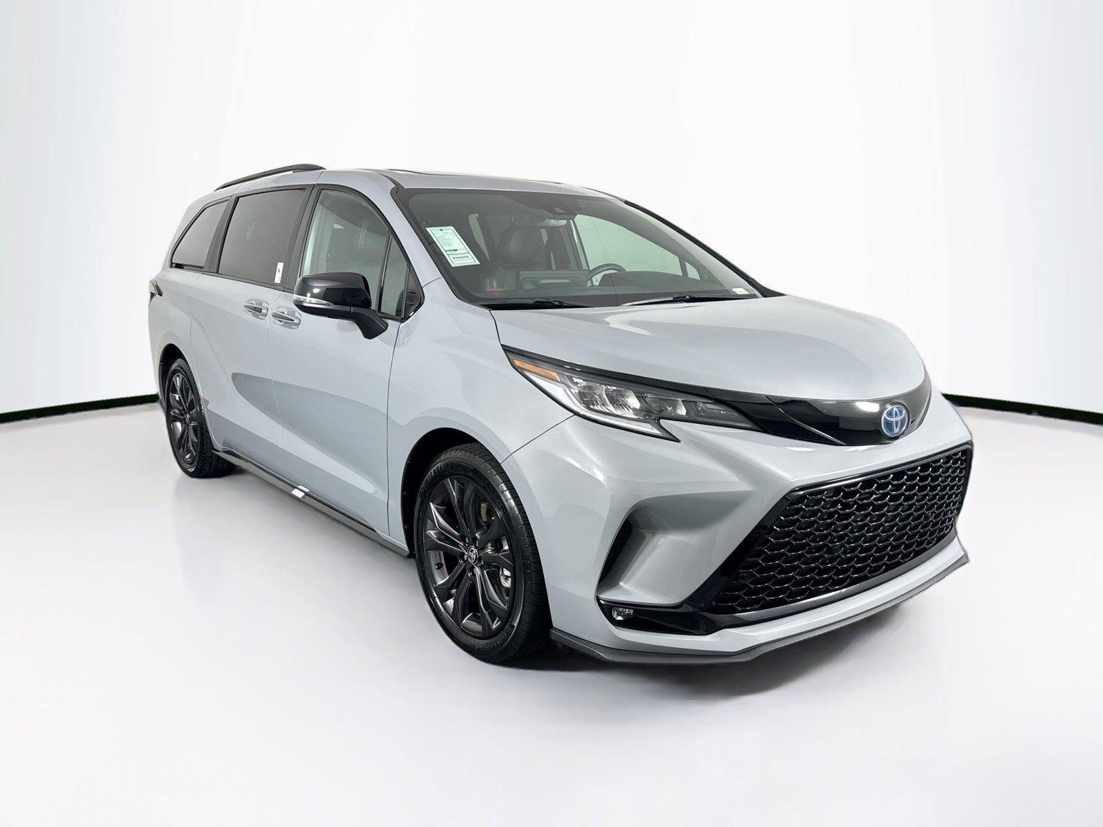 Certified Used 2025 Cement Toyota XSE 7-Passenger image 10