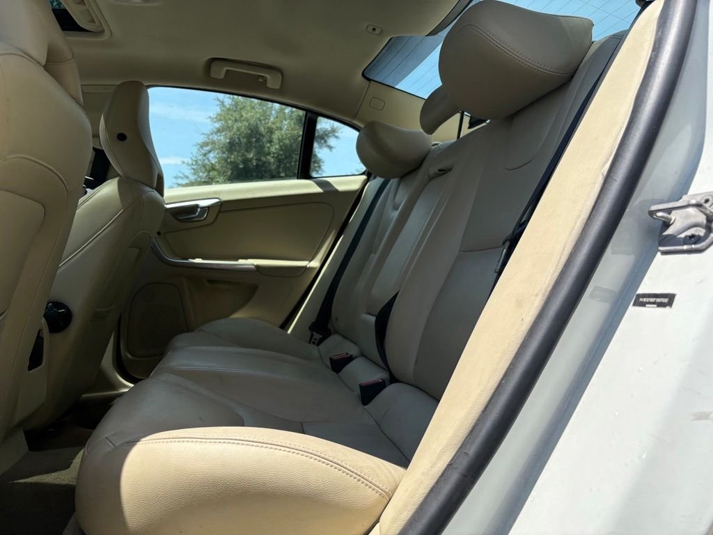Used 2015  Volvo T5 Premier image 9