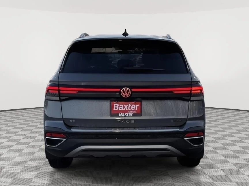 New 2026 PLATINUM GRAY Volkswagen SE image 4