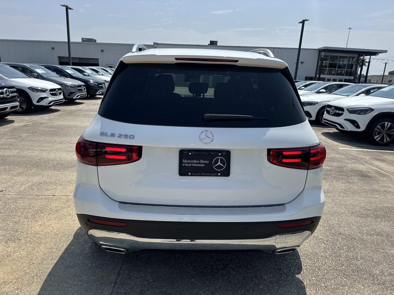 New 2026 White Mercedes-Benz GLB 250 image 5