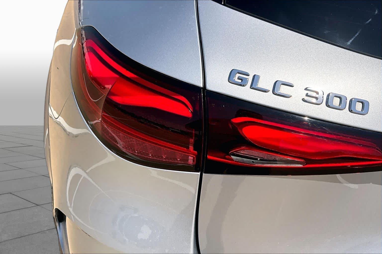 Used 2023 Cirrus Silver Metallic Mercedes-Benz GLC 300 image 29