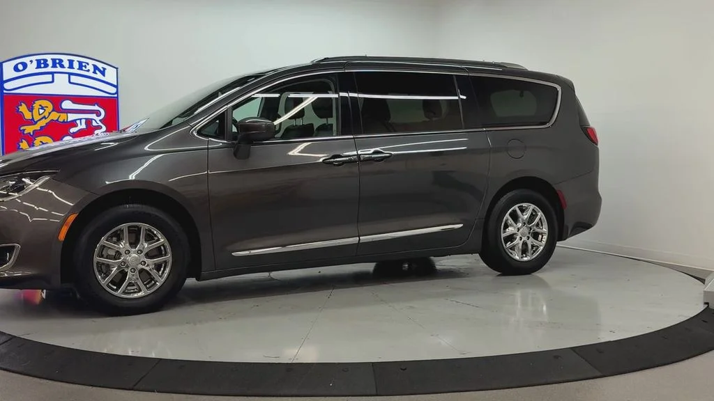 Used 2020 Crystal Metallic Chrysler Touring L image 8