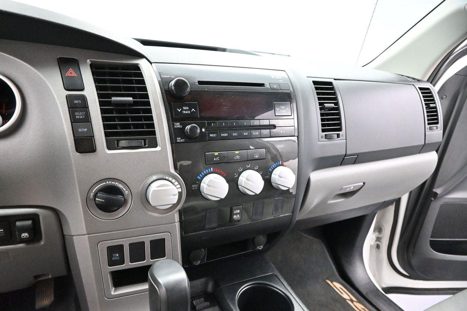 Used 2013 Super White Toyota Grade image 17