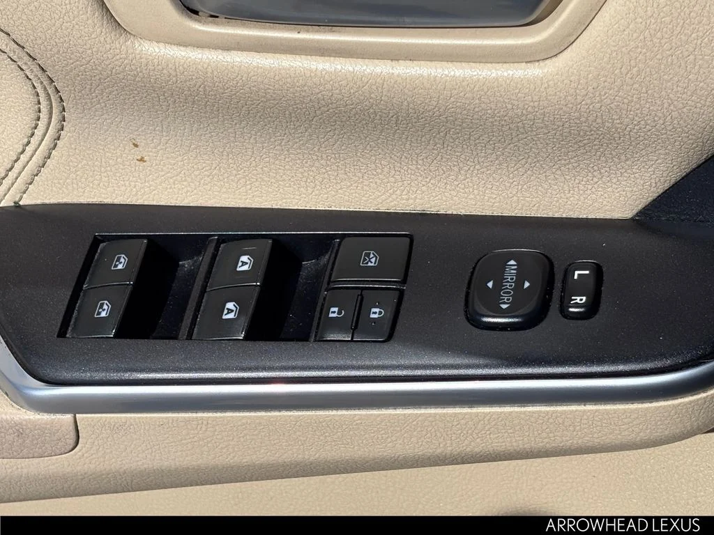 Used 2015  Toyota XLE image 19