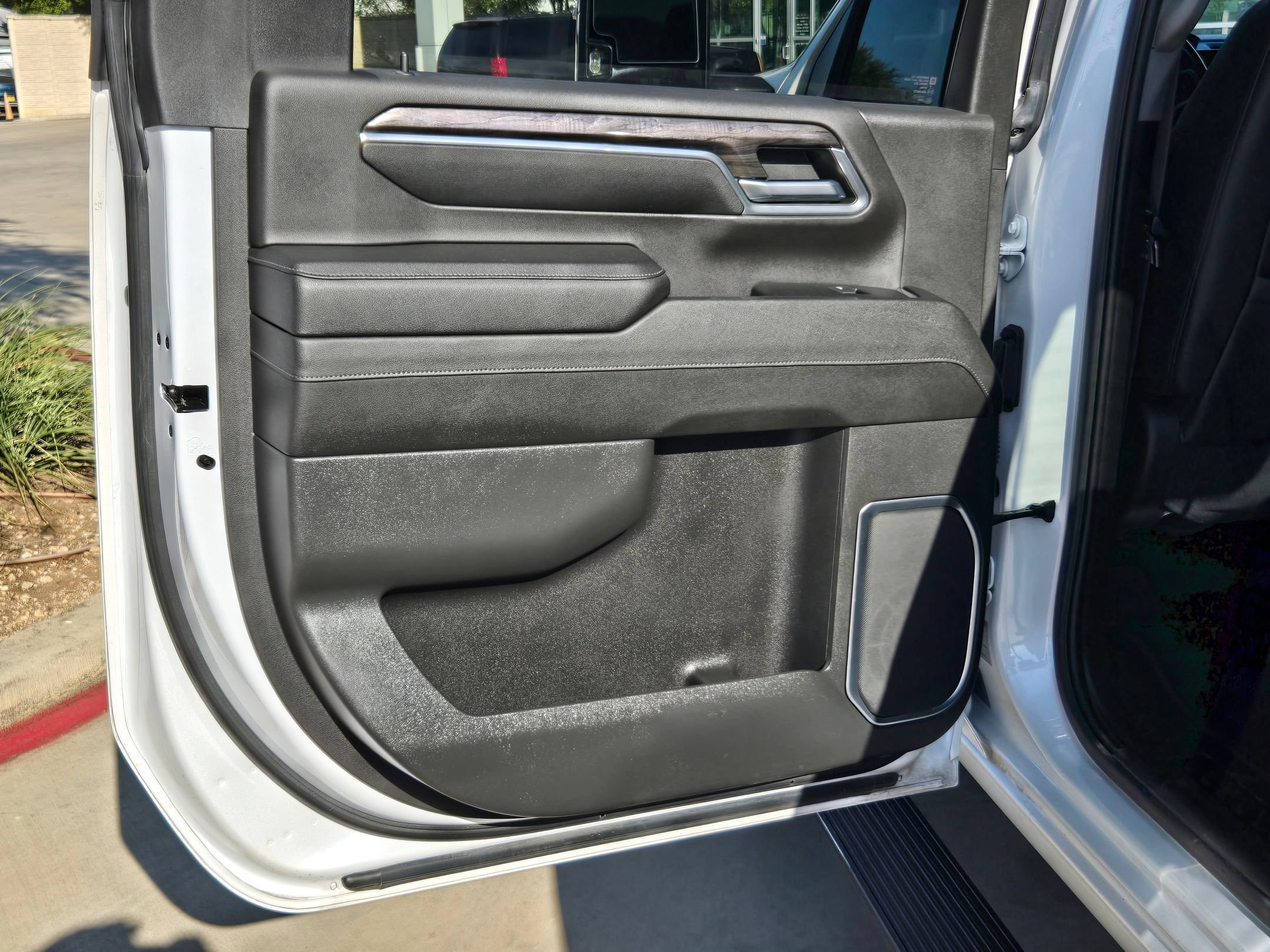 Used 2024 Iridescent Pearl Tricoat Chevrolet LTZ image 21