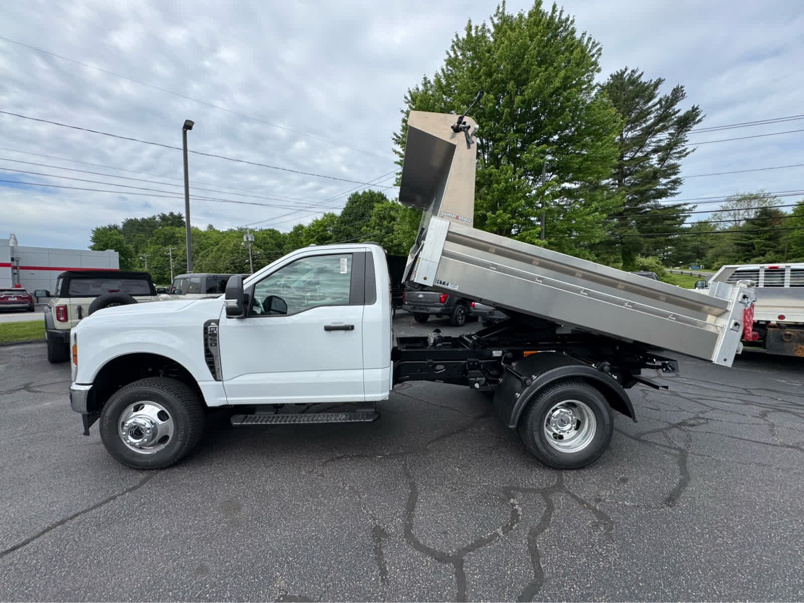 New 2026 Oxford White Ford XL image 3
