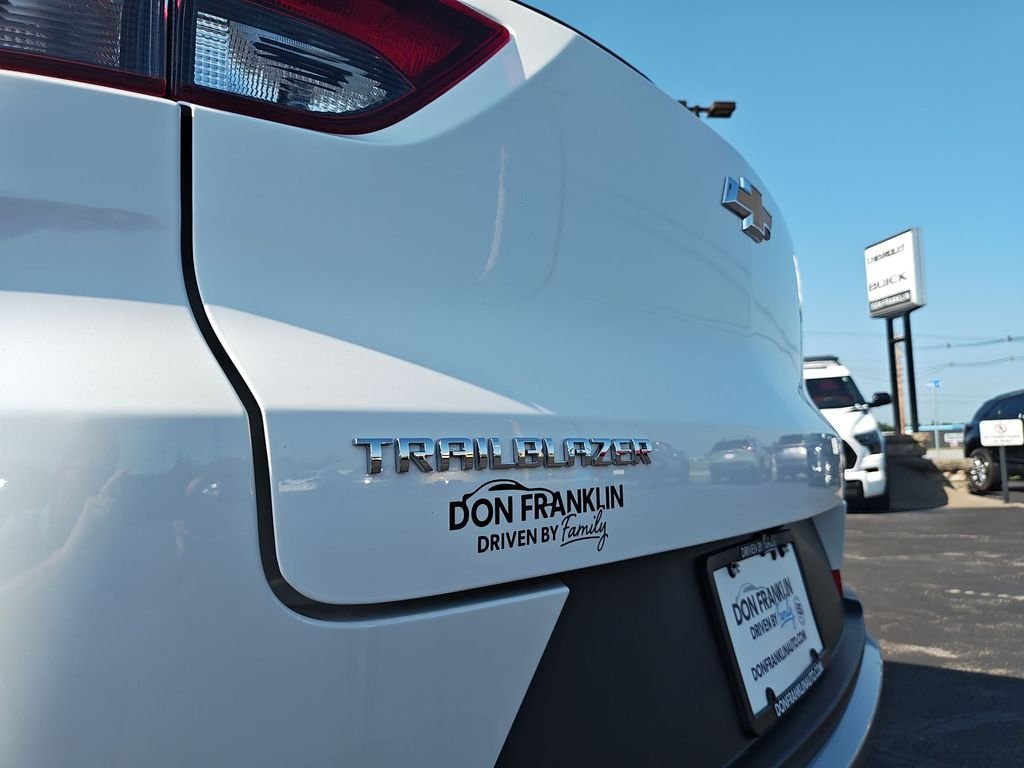 Used 2023 White Chevrolet LT image 27