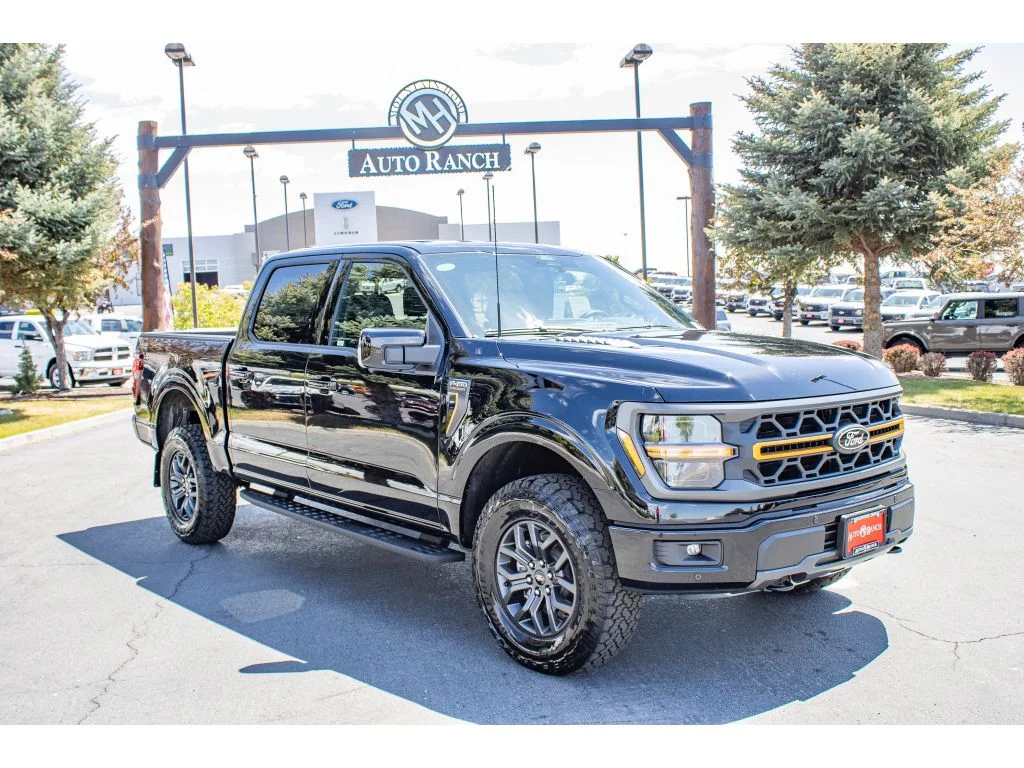 New 2026 AGATE BLACK METALLIC Ford Tremor image 2