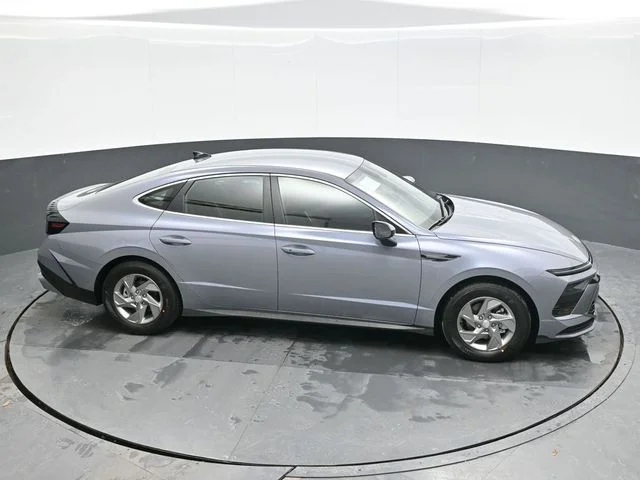 New 2026 Blue Hyundai SE image 16