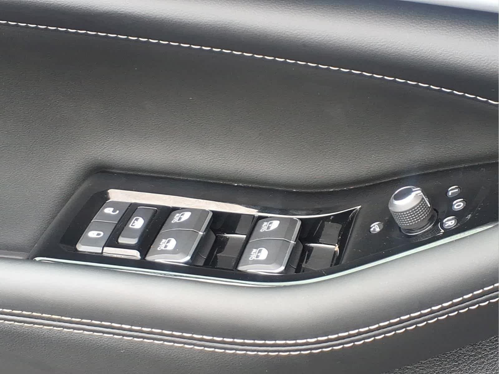 Used 2023 Diamond Black Crystal Pearlcoat Jeep Overland image 20