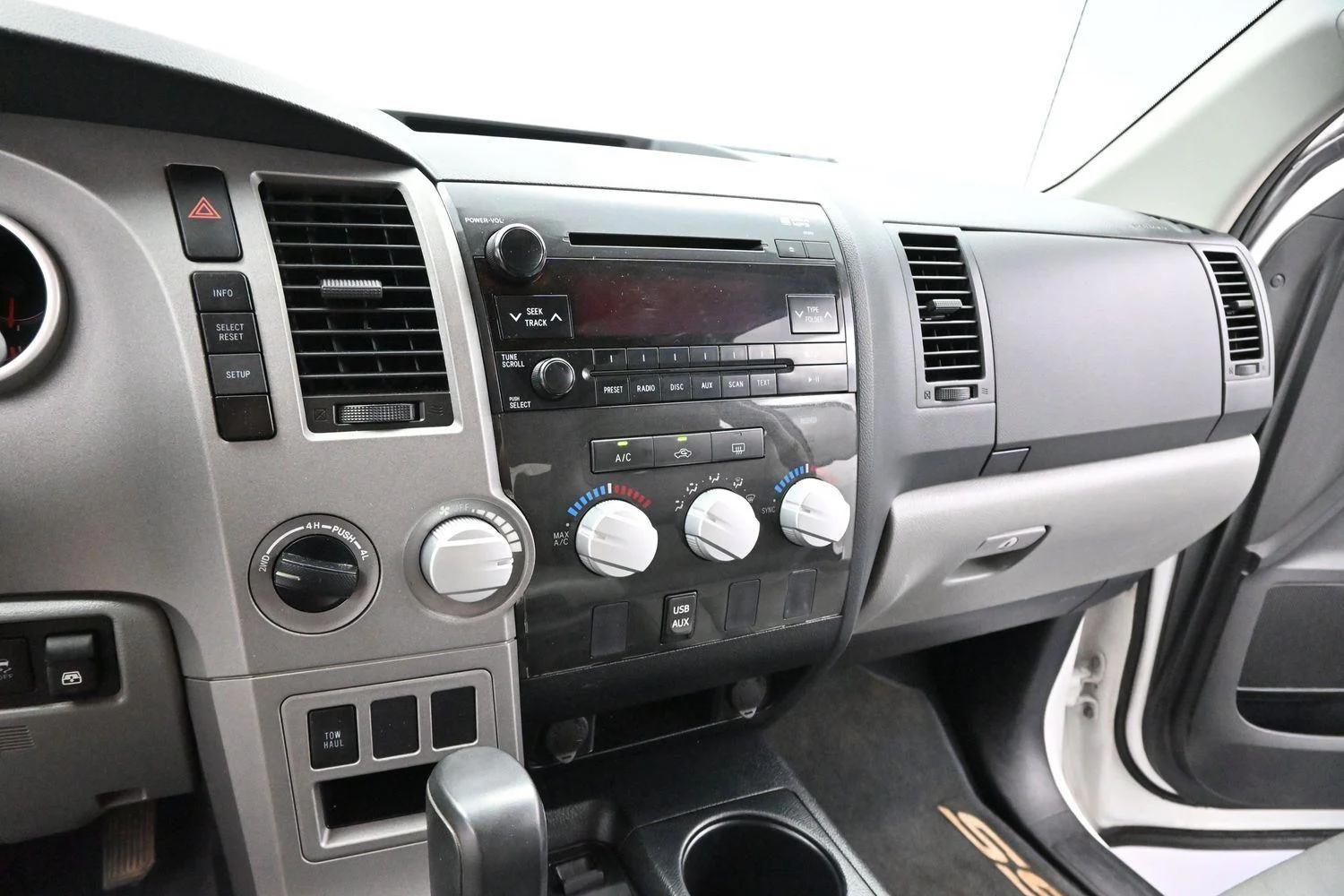 Used 2013 Super White Toyota Grade image 17