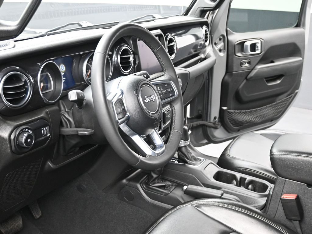 Used 2023 Gray Jeep Altitude image 13