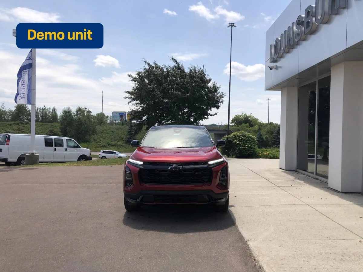 Used 2027 Red Chevrolet Awd 4dr Rs image 4