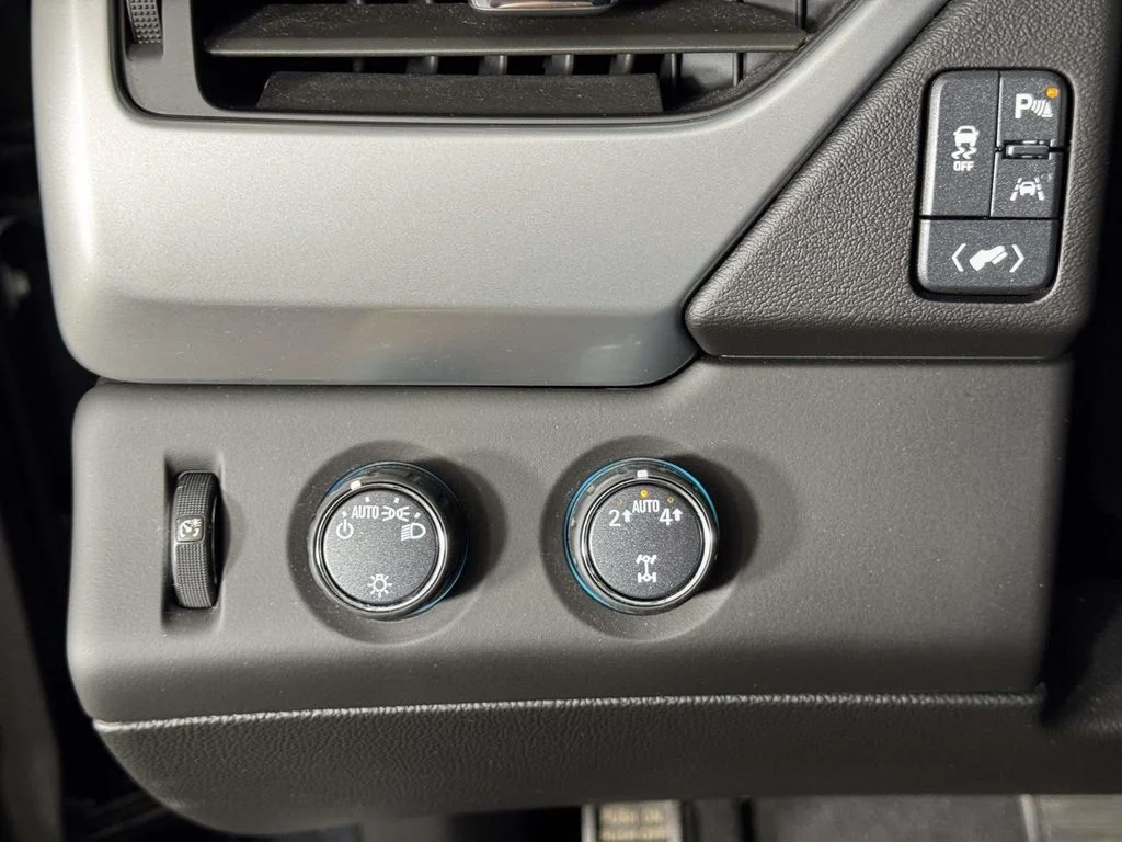 Used 2020 Gray Chevrolet LT image 19